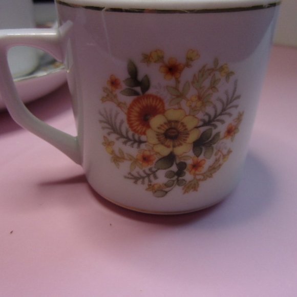 Pair of Porcelain Doll Tea Cups. - Picture 4 of 6